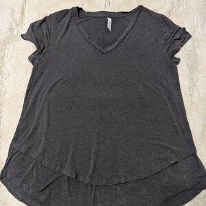 Latched Mama V-Neck Boyfriend Nursing Tee Sz. xl Grey